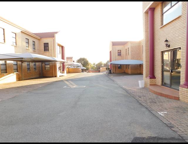 780M² OFFICE TO LET IN FERNDALE
